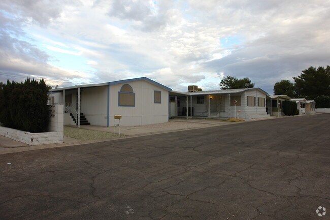 Building Photo - 4221 E Stewart Ave