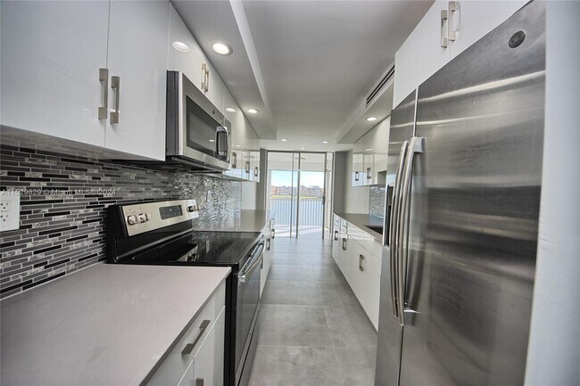 Foto del edificio - 1660 NE 191st St