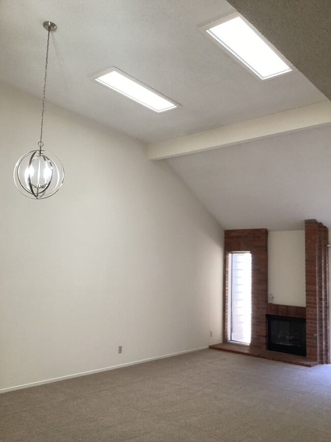 Foto del edificio - Orcutt Single Story Townhome with Easy Acc...