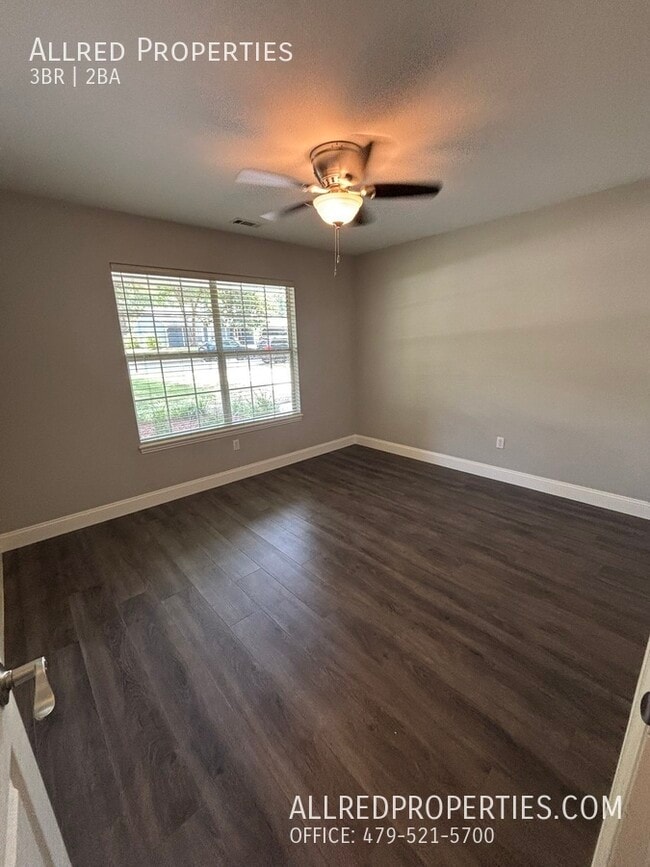 Building Photo - 2143 Loren Cir