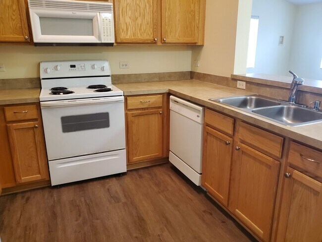 Building Photo - 131 Silverstone Dr