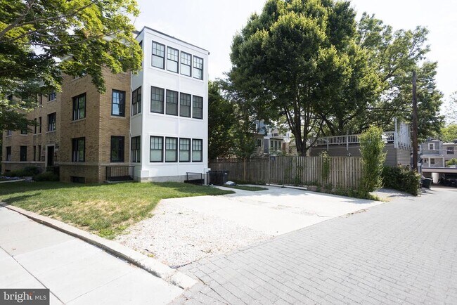 Foto del edificio - 2869 28th St NW