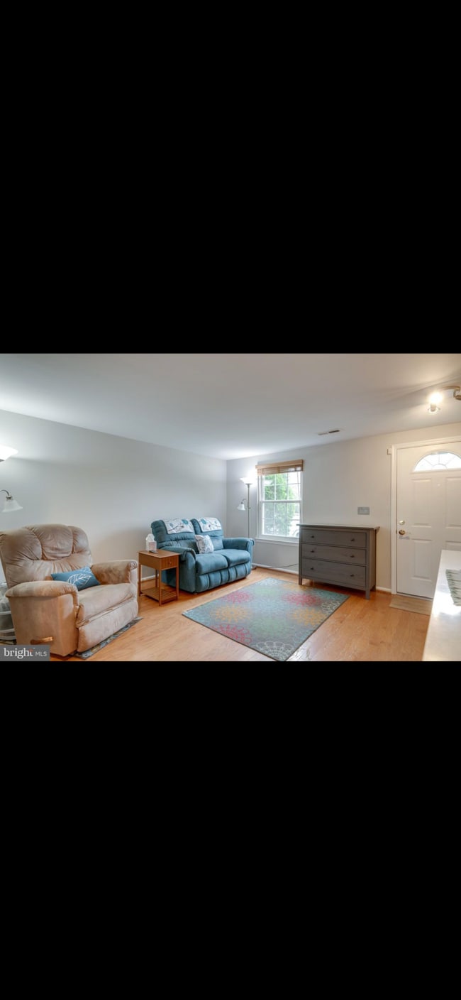 17 Devon Ct, Sterling, VA 20165