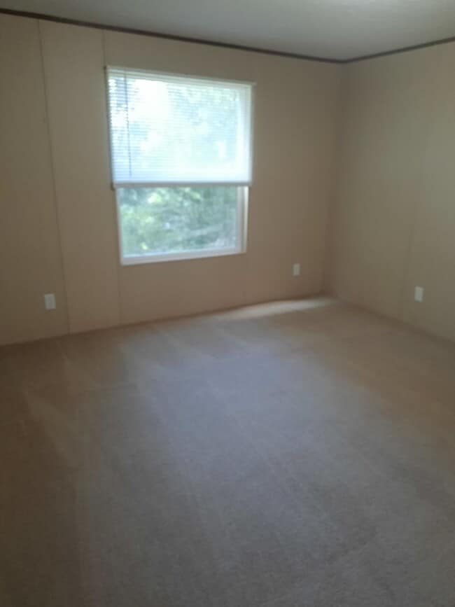 Building Photo - $1000 - 2 Bedroom / 2 Bath Mobile Home in ...