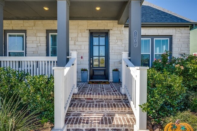Photo - 1404 S Pecan Pkwy House