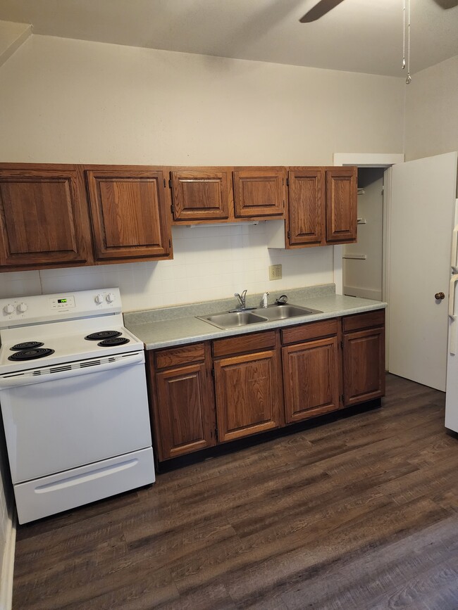 Building Photo - 1021 Broadway Apt 3