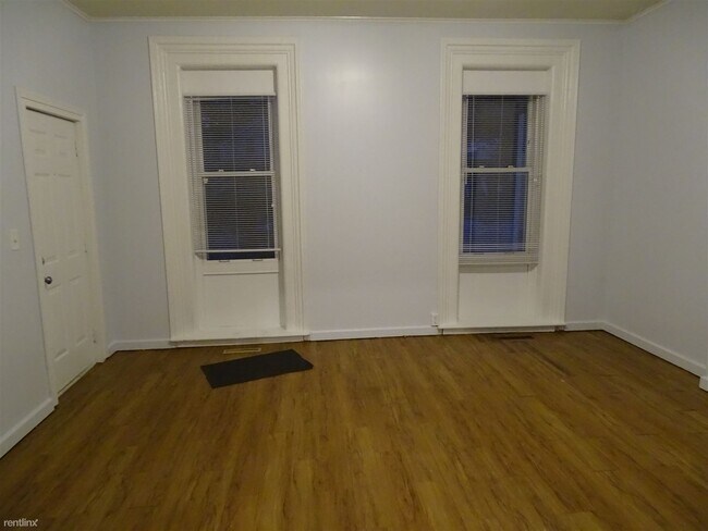 Foto del edificio - 1 br, 1 bath Apartment - 550 Dennis St