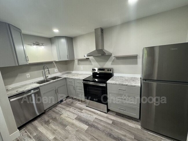 Building Photo - 405 Missionary Ave