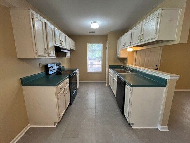 Building Photo - 2900 Heatherglen Cove W