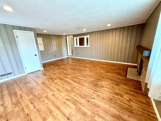 Foto del edificio - Beautiful Corner-Lot 3BD 1BA Home in Belle Isle Area!!