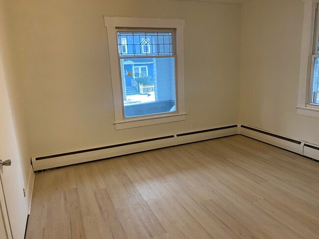 Foto del edificio - 238 Rutter Ave