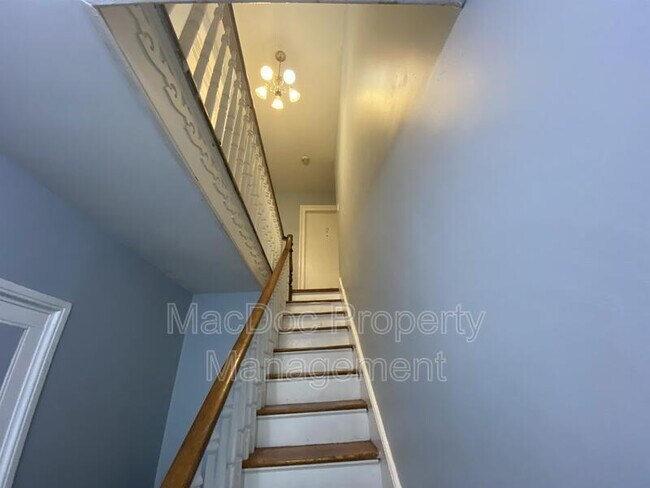 Building Photo - 604 Caroline St