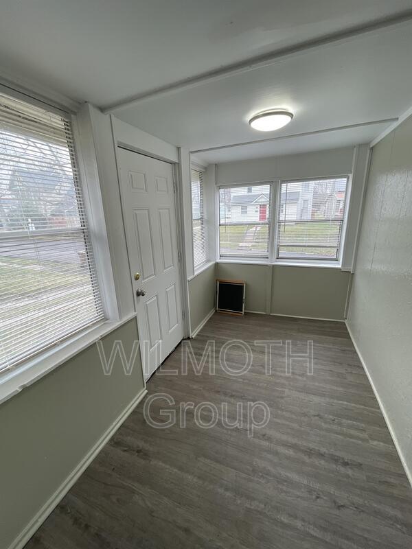 Building Photo - 210 Vance St