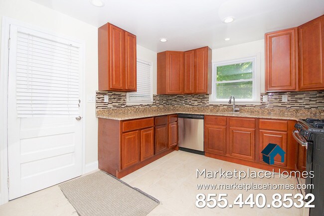 Foto del edificio - 221 Elmore Ave