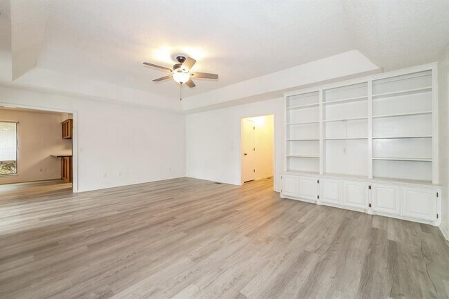 Foto del edificio - 305 Grand Fork Rd