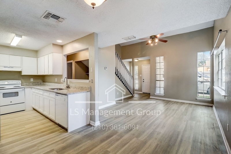 Photo - 7523 Oak Chase,1