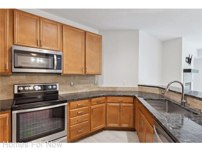 Building Photo - 2 br, 2 bath House - 10806 S Shore Drive #103
