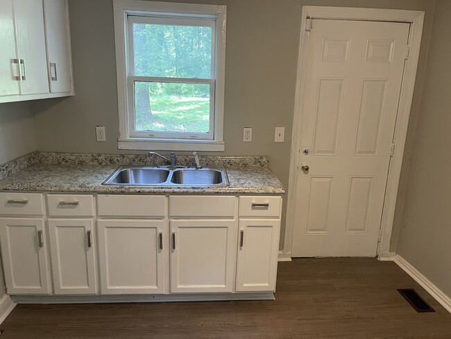 Kitchen - 1749 Marcel Ave SW