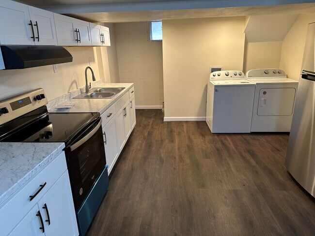 Building Photo - Minutes from WWU — Roommate-Friendly Home Near Downtown Bellingham