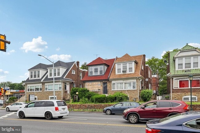 Building Photo - 1827 W Cheltenham Ave