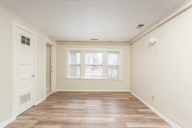 Foto del edificio - 3228 N Lawndale Ave