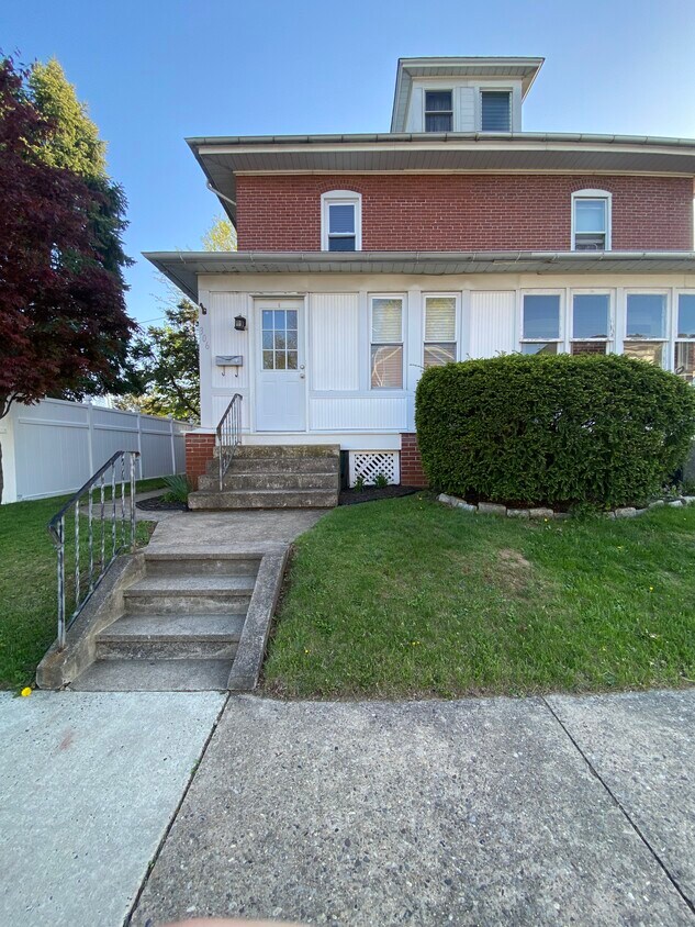 Foto principal - 306 Delaware Ave