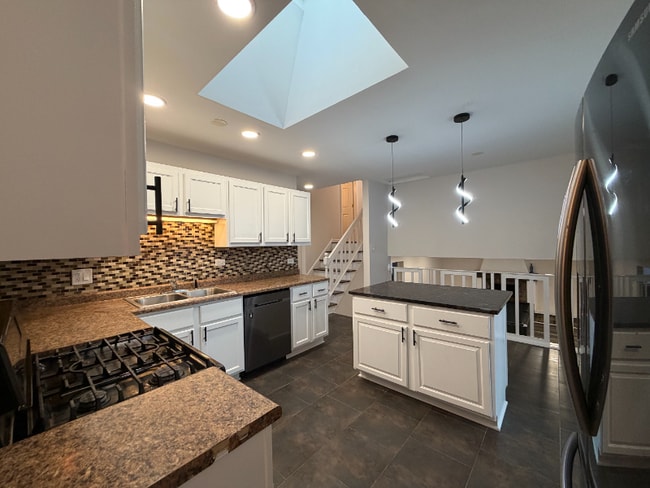 Building Photo - 3325 192nd Pl