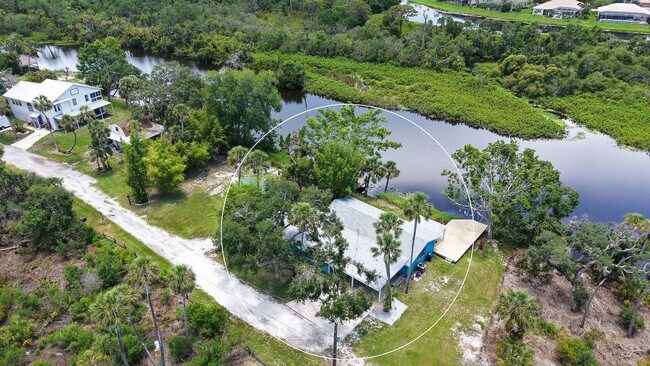 Foto del edificio - Completely Remodeled Home With Stunning Ri...
