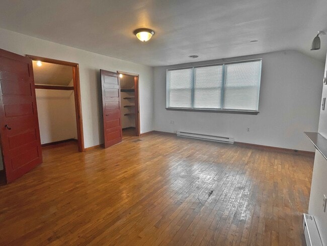 Building Photo - 3553 Maple St