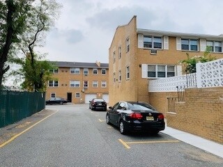 Foto del edificio - 1374 Paterson Plank Rd