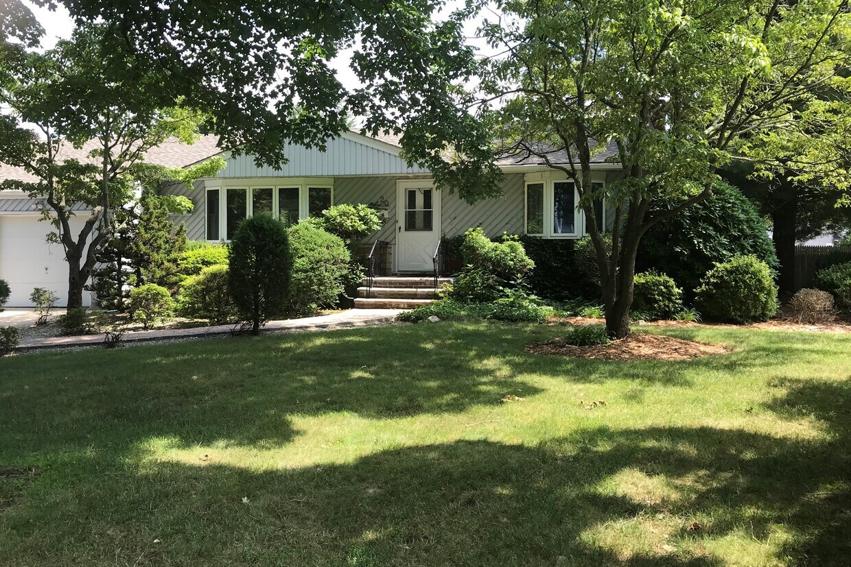 Primary Photo - 20 Renee Rd