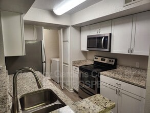 Building Photo - 4200 Thornbriar Ln