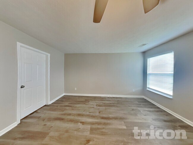 Foto del edificio - 904 Grand Oak Dr