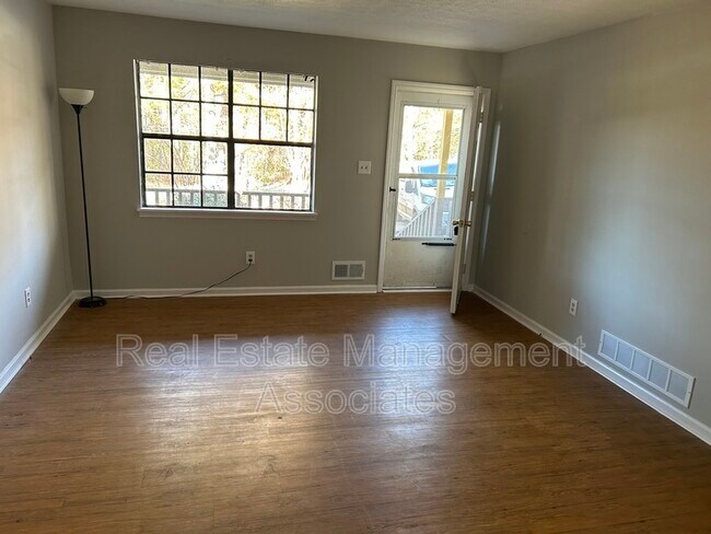 Foto del edificio - 1216 High Falls Rd