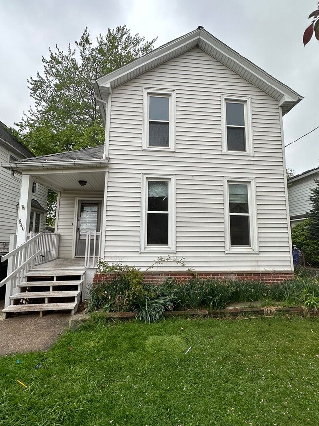 Building Photo - 840 E 156th St