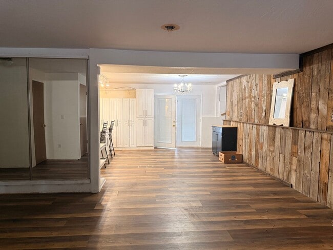 Building Photo - Great Post Falls Location!