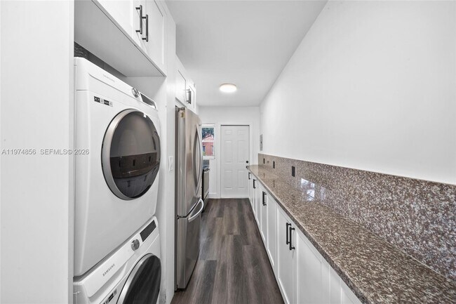 Foto del edificio - 3551 SW 10th St