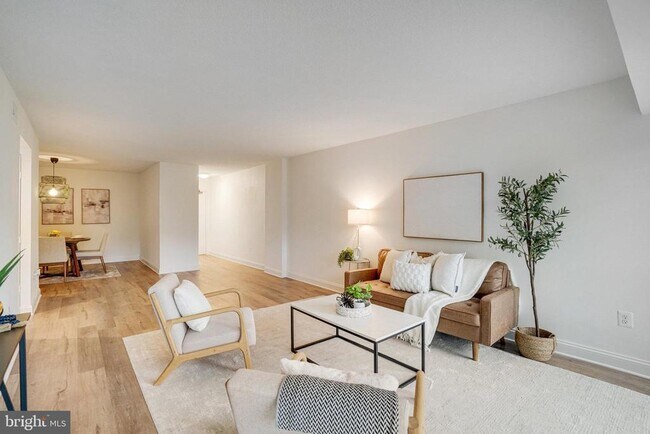 Building Photo - 1300 Army Navy Dr