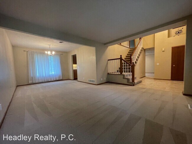 Building Photo - 4 br, 3 bath House - 13603 So 26 St.
