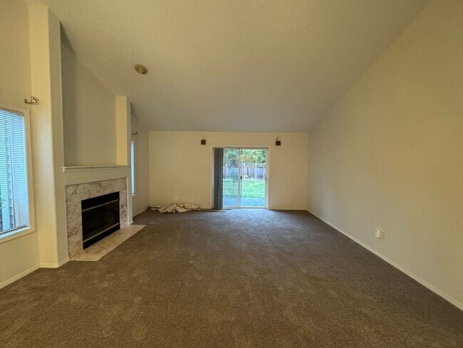 Building Photo - 9243 SW 149th Ave