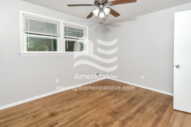 Building Photo - 4232 Shorecrest Dr