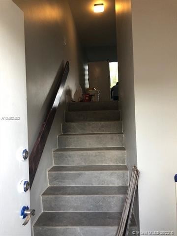 Foto del edificio - 425 W Park Dr