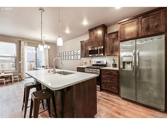 Building Photo - Stunning Modern Townhome with Sleek Finish...