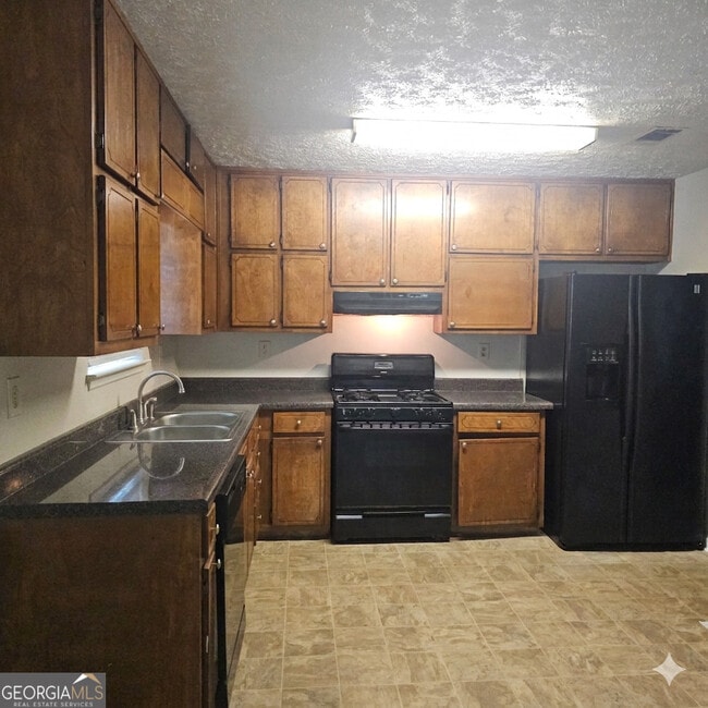Building Photo - 5906 Summerglen Ln