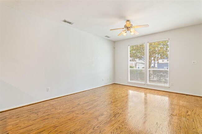 Building Photo - 1809 Genesee St