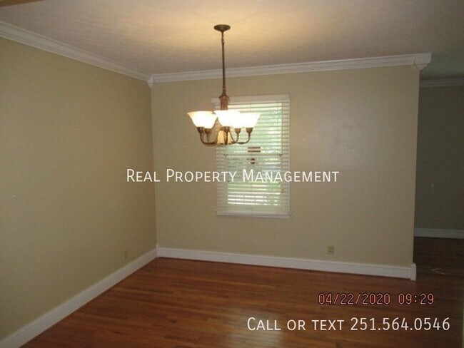 Foto del edificio - 1063 Midmoor Dr