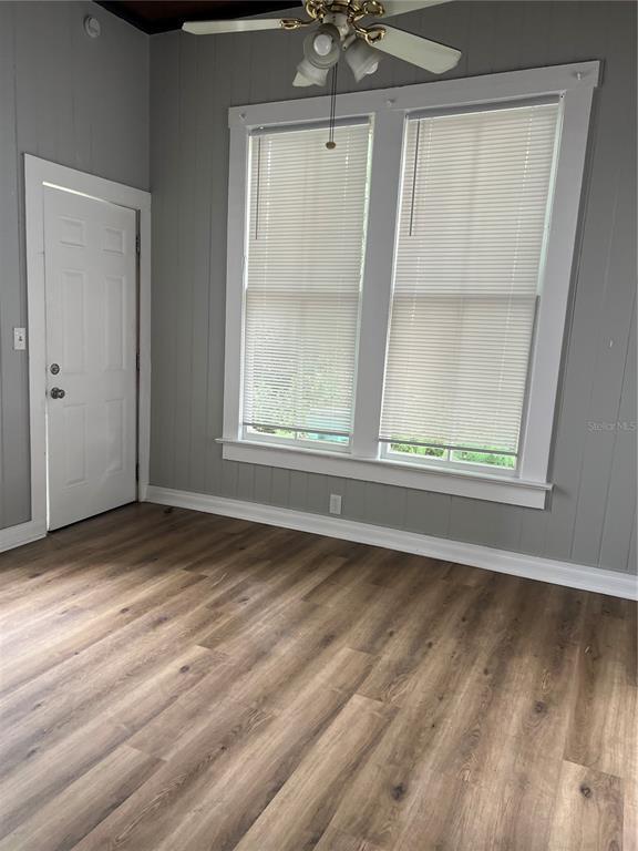 Building Photo - 221 SE Sanchez Ave