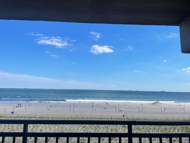 Building Photo - 220 W Broadway