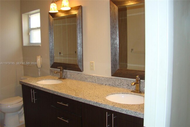 Foto del edificio - 2784 Oakleigh Ln