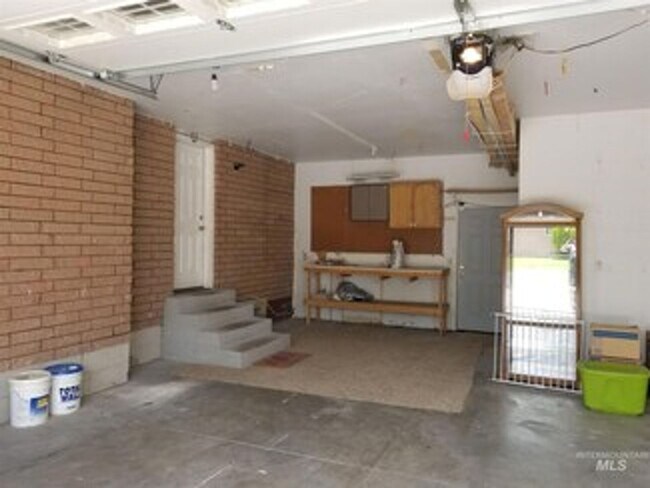 Foto del edificio - Rare 4 bedroom, 2 bath home on cul-de-sac.